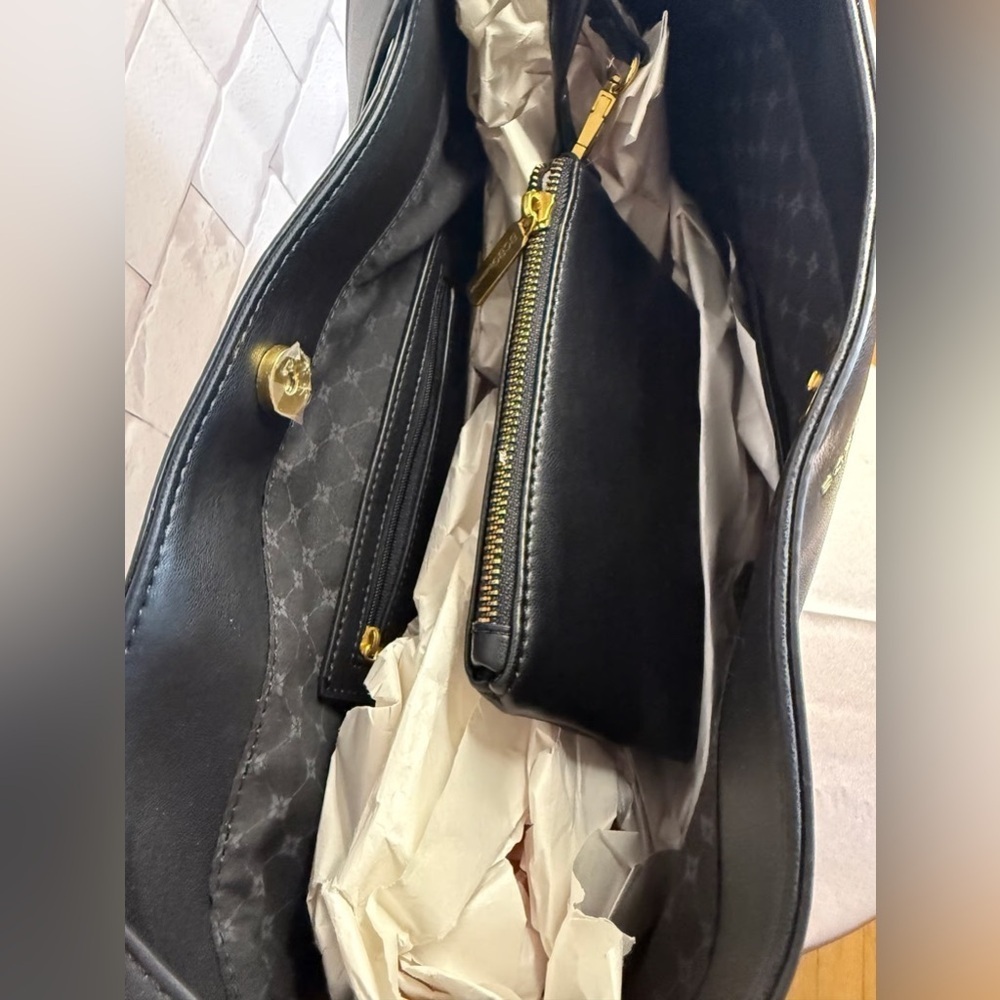 BCBGMaxAzria Black and Gold Shoulder Bag with Elegant Design - Picture 3 of 6